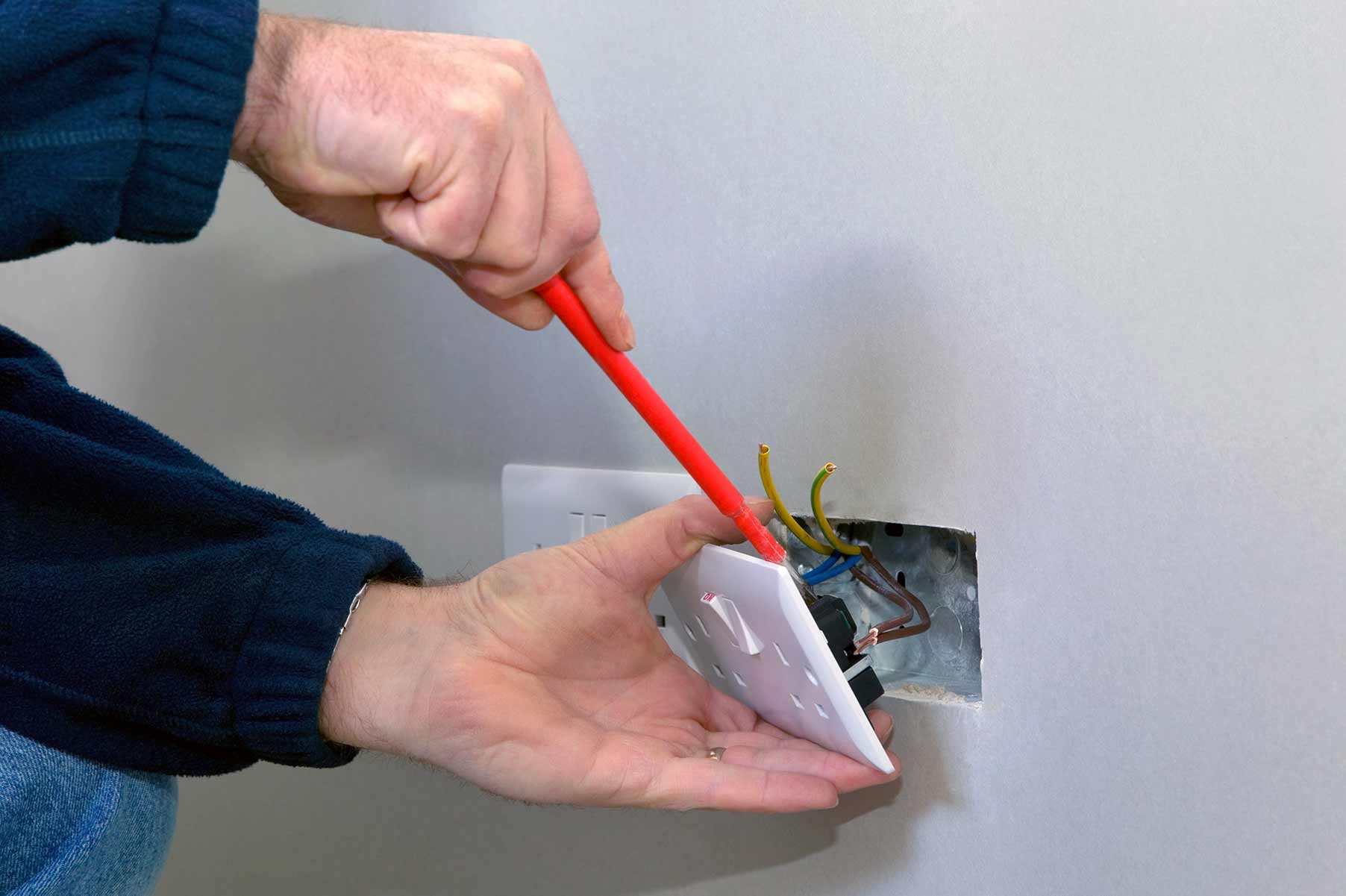 Our electricians can install plug sockets for domestic and commercial proeprties in Noak Hill and the local area. 